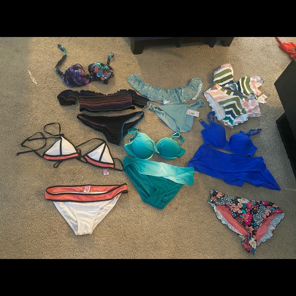 Bikinis ! - Picture 2 of 7